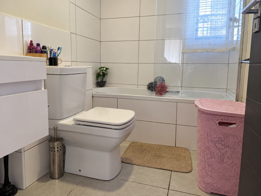 2 Bedroom Property for Sale in Jakarandas Western Cape